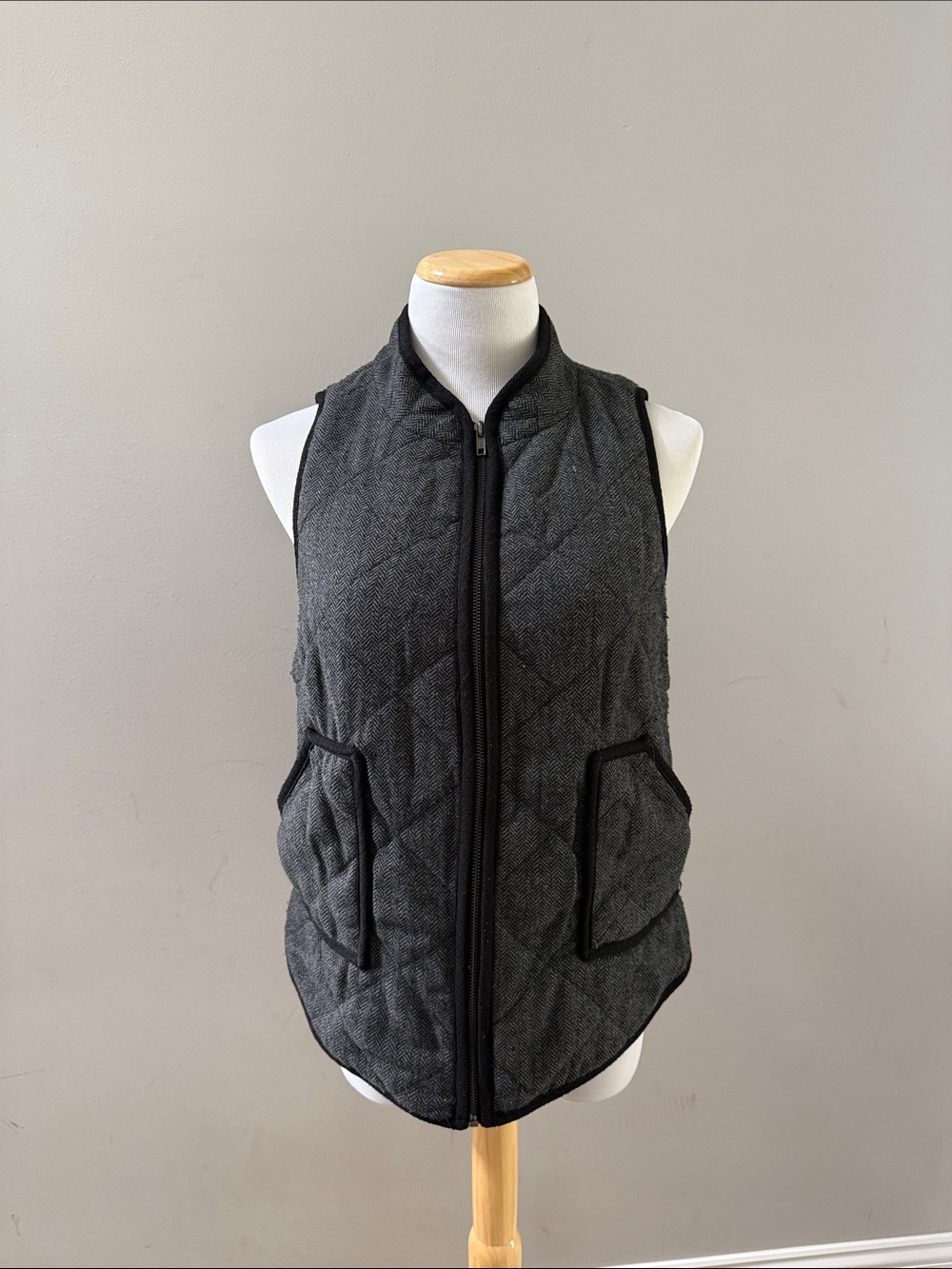 41 Hawthorn Quilted Vest in Charcoal Gray